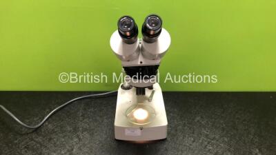 Vickers Instruments Benchtop Microscope (Powers Up with Good Bulb, Damaged Glass - See Photos) - 2