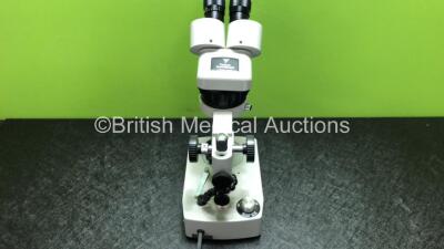 Vickers Instruments Benchtop Microscope (Powers Up with Good Bulb, Damaged Glass - See Photos) - 6