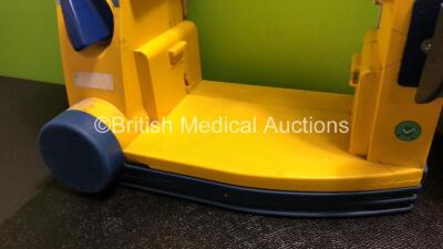 5 x Laerdal LSU Suction Units (All Power Up with Some Casing Damage See Photos) - 3