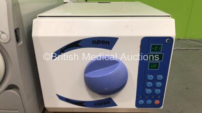 MDS Medical LF-8L Steam Sterilizer (Powers Up)