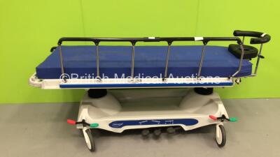 Savion Hydraulic Patient Examination Couch with Mattress (Hydraulics Tested Working)