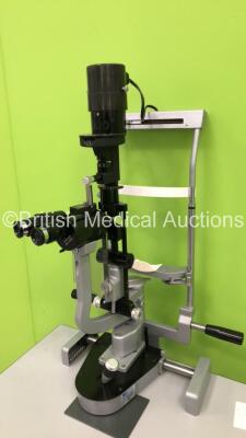 Haag Streit SL 900 Slit Lamp with Binoculars, 2 x 10x Eyepieces and Haag Streit Bern Tonometer on Hydraulic Table (Powers Up with No Bulb) *S/N 900.2.167541 - 2