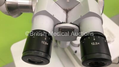 Carl Zeiss 30-SL-M Slit Lamp with 1 x Zeiss f-125 Binoculars and 2 x Zeiss 12.5x Eyepieces on Zeiss Hydraulic Table (Powers Up with Good Bulb) *SN 153711* - 2