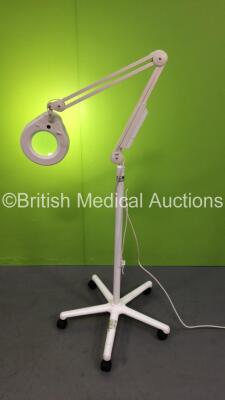 Luxo Patient Examination Lamp on Stand (Powers Up with Good Bulb)