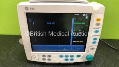 GE B30 Patient Monitor with 1 x GE E-PSMP-00 Module Including ECG, SpO2, NIBP, T1, T2, P1 and P2 Options and 1 x GE SM201 Battery (Powers Up with Damage to Casing - See Photos) *SN SF312526771WA / 6608830* - 4