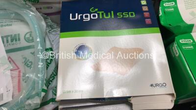 Mixed Lot of Medical Consumables *All Expired* and Large Quantity of Smith & Nephew Renasys Go Carry Straps (Unused) - 4