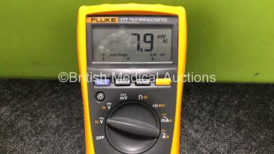 Fluke 115 True RMS Handheld Digital Multimeter (Powers Up with Stock 9v Battery, Battery Not Included) *SN 39040432* - 3