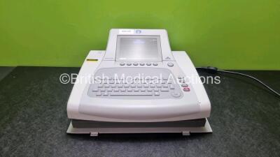 GE MAC3500 ECG Machine (Power Up, Damage to Casing, See-Photos)