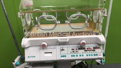 Atom V-2100G Baby Incubator (Powers Up) *1441148* - 2