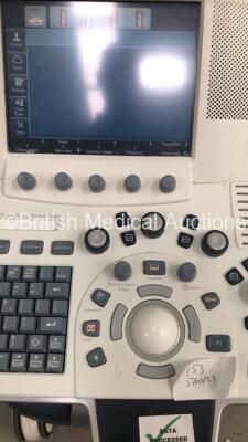 GE Logiq E9 Flat Screen Ultrasound Scanner Ref 5205000-7 *S/N 126051US2* **Mfd 03/2014** Software Version R4 Software Revision 3.0 (Powers Up - Small Scuffs - Missing Dial - Keyboard will Not Lock in Parked Position) ***IR692*** - 6