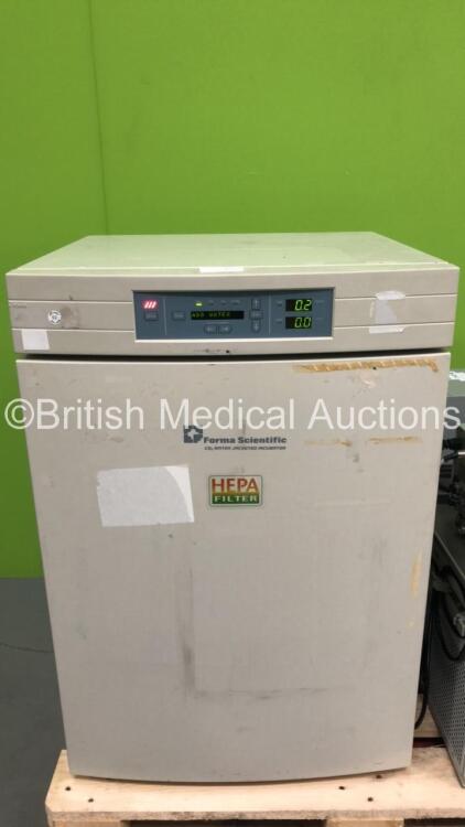 Forma Scientific CO2 Water Jacketed Incubator *Mfd 2006* (Powers Up)