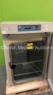 Forma Scientific CO2 Water Jacketed Incubator *Mfd 2006* (Powers Up) - 2