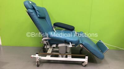 Gardhen Bilance Therapy Chair (Powers Up with Slight Damage - See Photo)