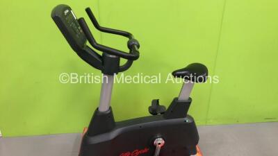 Life Fitness Lifecycle Exercise Bike (Powers Up) *OSC100706* - 2