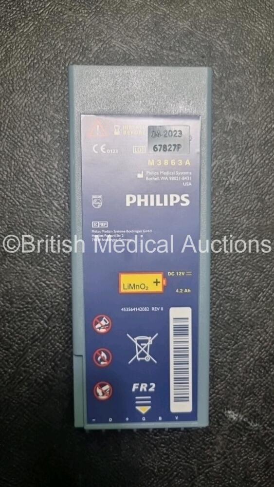 Philips Heartstart FR2 Defibrillator with 1 x M3863A Battery and 2