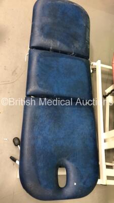 2 x Hydraulic Patient Couches (Both Tested Working, 1 with Torn Cushion-See Photo) - 3