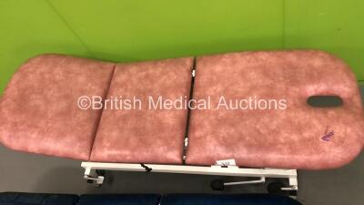 2 x Hydraulic Patient Couches (Both Tested Working, 1 with Torn Cushion-See Photo) - 4