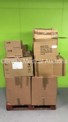 Large Quantity of Medical Goggles on Pallet