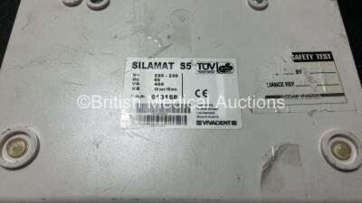 2 x Vivadent Silamat S5 Mixers (Both Power Up, 1 with Damaged Cover-See Photo) 1 x Silamat S6 Mixer (Powers Up) - 7