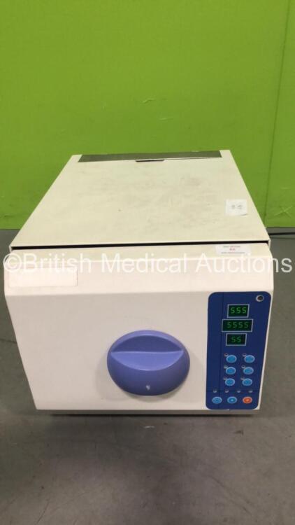 MDS Medical LF-8L Steam Sterilizer Autoclave (Powers Up)