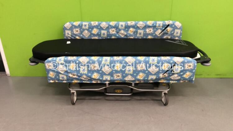 Anetic Aid QA3 Hydraulic Patient Trolley with Mattress (Hydraulics Tested Working, Some Damaged / Scuffed Casing - See Photo) *9984*