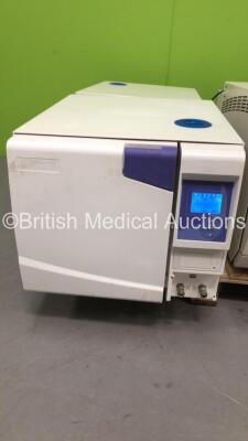 Ningbo Yinzhou Yeson Medical YS-8PV-18L-E Autoclave (Powers Up)