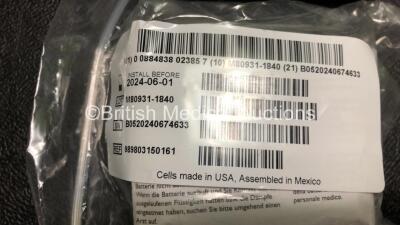 2 x Philips FR3 Heartstart Defibrillators in Carry Cases with 4 x Batteries (Both Power Up and Pass Self Test) *SN C12F-00440 / C13F-00925* - 2