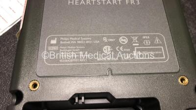 2 x Philips FR3 Heartstart Defibrillators in Carry Cases with 4 x Batteries (Both Power Up and Pass Self Test) *SN C13F-00916 / C12L-00094* - 9