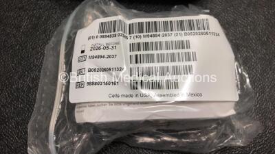 2 x Philips FR3 Heartstart Defibrillators in Carry Cases with 4 x Batteries (Both Power Up and Pass Self Test) *SN C13G-00707 / C13F-00934* - 2