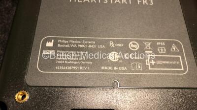 2 x Philips FR3 Heartstart Defibrillators in Carry Cases with 4 x Batteries (Both Power Up and Pass Self Test) *SN C13G-00707 / C13F-00934* - 7