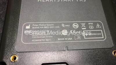 2 x Philips FR3 Heartstart Defibrillators in Carry Cases with 4 x Batteries (Both Power Up and Pass Self Test) *SN C13G-00707 / C13F-00934* - 9