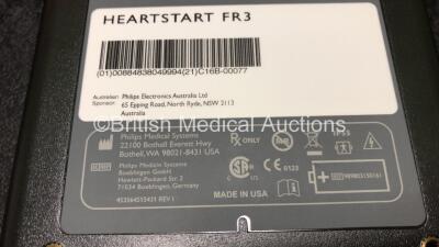 2 x Philips FR3 Heartstart Defibrillators in Carry Cases with 4 x Batteries (Both Power Up and Pass Self Test) *SN C14B-00530 / C16B-00077* - 9