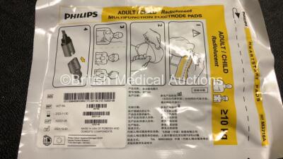 2 x Philips FR3 Heartstart Defibrillators in Carry Cases with 4 x Batteries and 2 x Philips Electrode Packs *Both Expire 2023* (Both Power Up and Pass Self Test) *SN C13F-00917 / C16L-00893* - 6