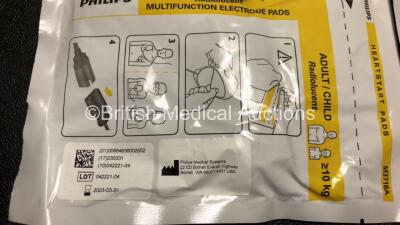 2 x Philips FR3 Heartstart Defibrillators in Carry Cases with 4 x Batteries and 4 x Electrode Packs *2 x Expire 2023, 2 x Expire 2024* (Both Power Up and Pass Self Test) *SN C17A-00150 / C13F-00924* - 6