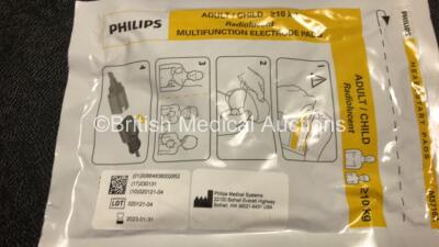 2 x Philips FR3 Heartstart Defibrillators in Carry Cases with 2 x Batteries and 2 x Electrode Packs *Both Expire 2023* (Both Power Up and Pass Self Test) *SN C18B-00275 / C14L-01724* - 4