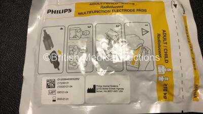 2 x Philips FR3 Heartstart Defibrillators in Carry Cases with 2 x Batteries and 2 x Electrode Packs *Both Expire 2023* (Both Power Up and Pass Self Test) *SN C18B-00275 / C14L-01724* - 5