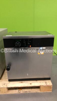 Memmert Type UM 200 Oven (Powers Up)