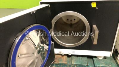 MDS Medical LF-8L Steam Steriliser (Powers Up) - 2