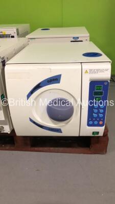 MDS Medical YS-12L Pressure Steam Steriliser (Powers Up)