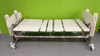 7 x Protean Liftcare Electric Hospital Beds with Controllers (1 in Pictures - 7 In Lot)