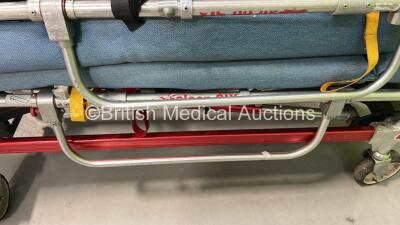 2 x Ferno Falcon Six Hydraulic Ambulance Stretchers with Mattresses - 5