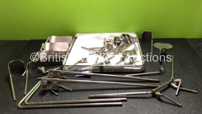 Perineal Omnitract Surgical Instrument Set