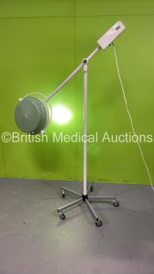 Hanaulux Oslo Mobile Operating Theatre Light on Stand (Powers Up)