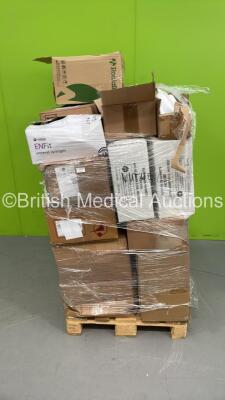 Pallet of Mixed Consumables Including Rocialle Gallipots, EnFit Syringes and Hook Needles (Out of Date)