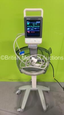 Mindray VS-600 Patient Monitor on Stand with Leads (Powers Up)