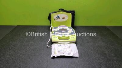 Zoll AED Plus Defibrillator In Carry Case (Powers Up) with 1 x in Date Electrode Pack