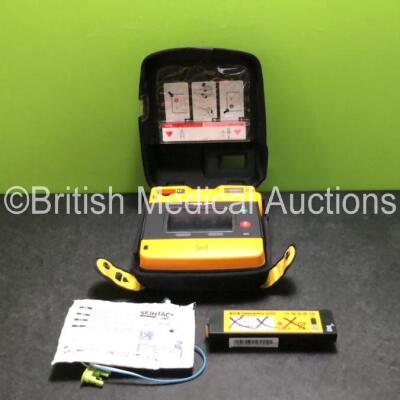 Medtronic Physio Control Lifepak 1000 Defibrillator *Software Version 2.51* with 2 x Batteries and 1 x Skintact Electrode Pack in Carry Case (Powers Up)