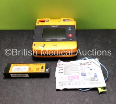 Medtronic Physio Control Lifepak 1000 Defibrillator *Software Version 2.51* with 2 x Batteries and 1 x Skintact Electrode Pack (Powers Up with Damage to Casing - See Photos)