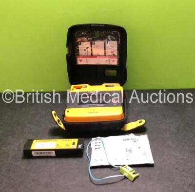 Medtronic Physio Control Lifepak 1000 Defibrillator *Software Version 2.51* with 2 x Batteries and 1 x Skintact Electrode Pack in Carry Case (Powers Up)