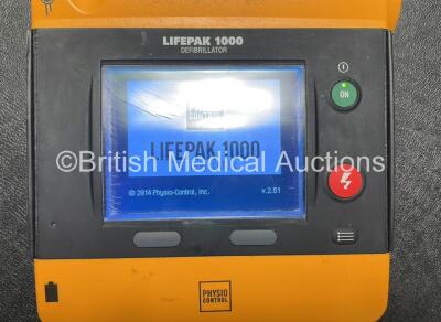 Physio Control Lifepak 1000 Defibrillator Software Version V2.51 with 1 x Medtronic Lifepak 1000 Battery Pack (Powers Up with Cracked Screen-See Photo*SN 40095636* - 3